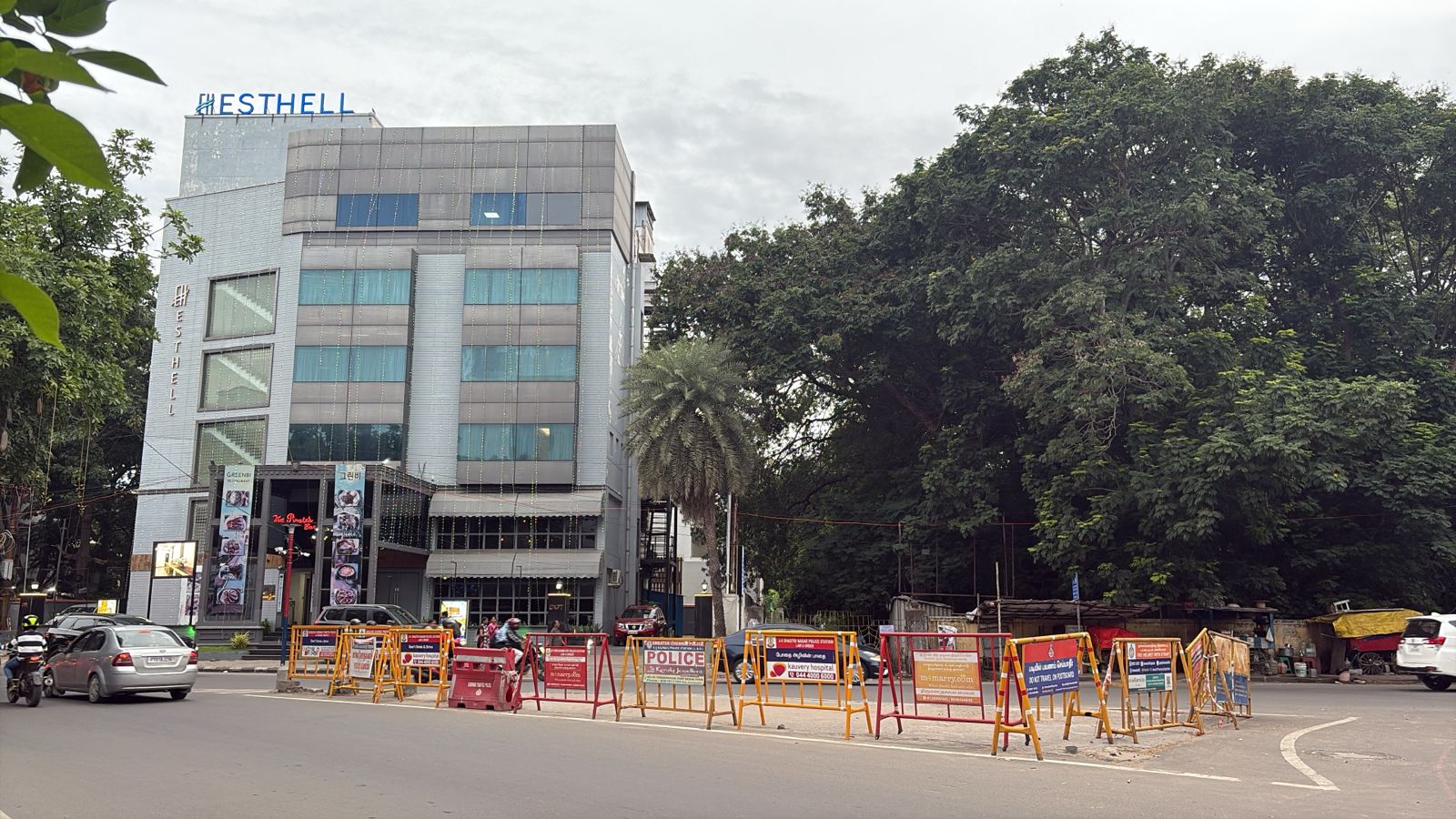 Esthell Hotel Proximity